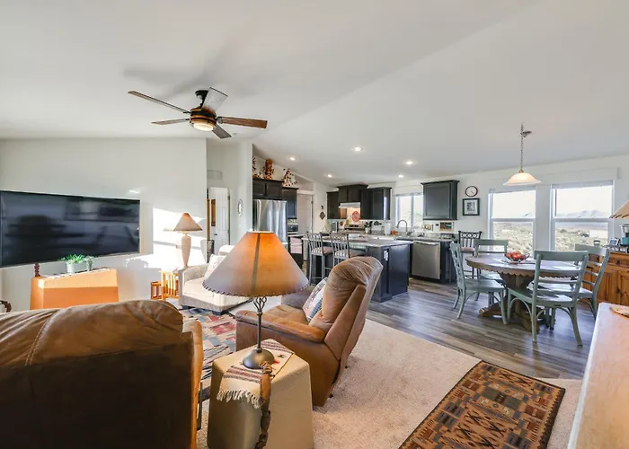 Mtn Views, 15 Mi To Dtwn Kingman: Family Home! *