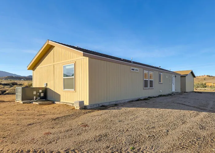 Holiday home Mtn Views, 15 Mi To Dtwn Kingman: Family Home!
